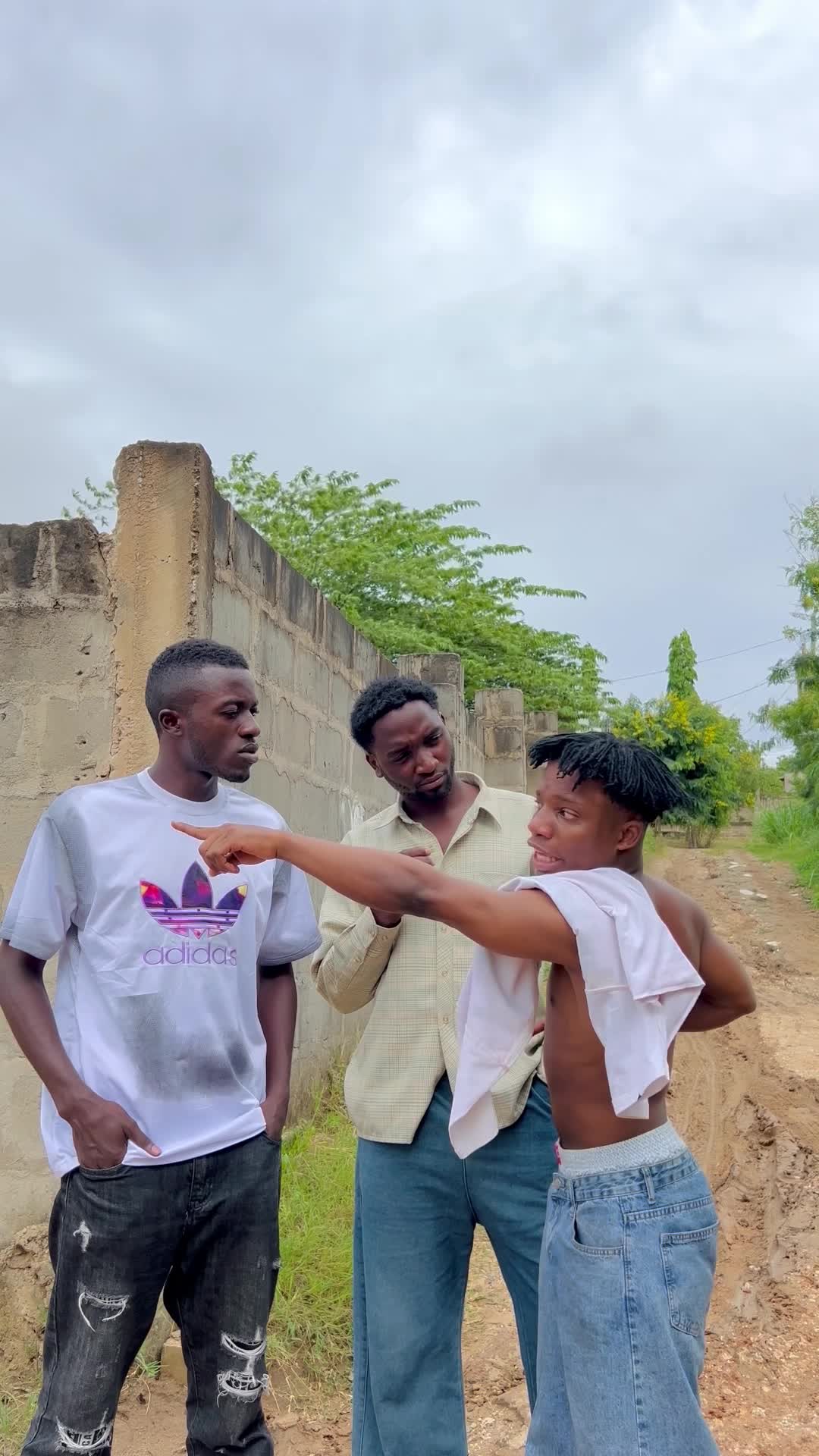 ila kujichoma 😂😂😂😂