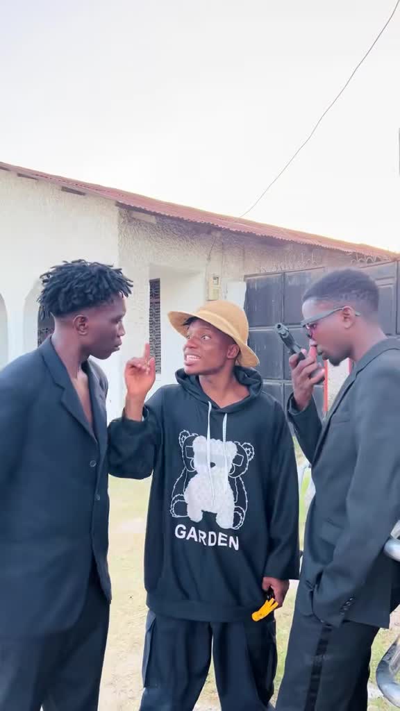 ila ma-spy 😂😂😂😂