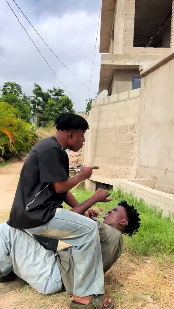 Kumbe sio yeye 😂😂😂😂