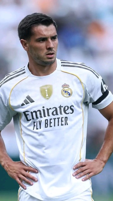 Brahim Díaz vs a fan