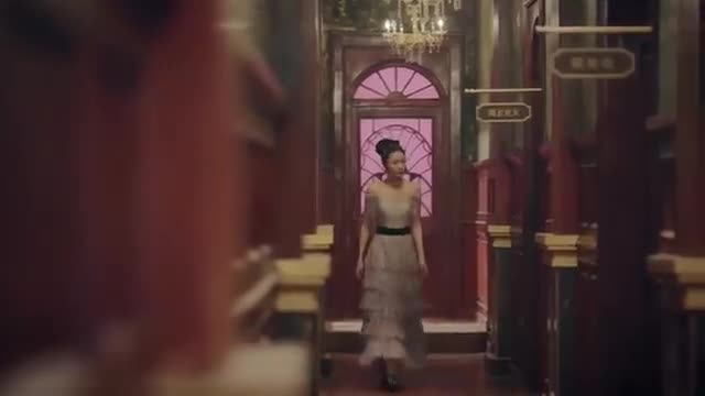 After the divorce beautiful writer took children and lived a happy life with cool female killer! 💓