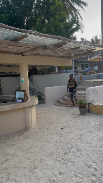 Mahasimu wakikutana 😂