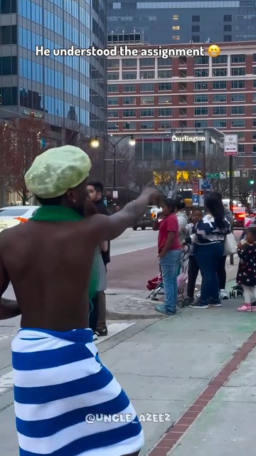 Lil bro left his family to vibe 😁