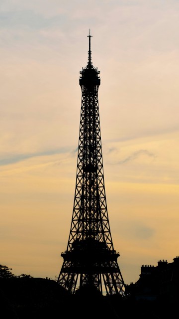 HE SOLD THE EIFFEL TOWER, TWICE