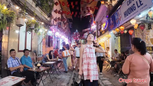 • The CRAZIEST Train Street in the World 🇻🇳🇻🇳